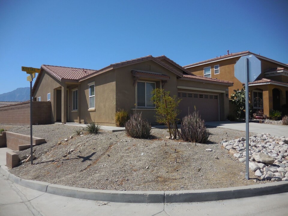 62855 Kitetail Dr in Desert Hot Springs, CA - Foto de edificio