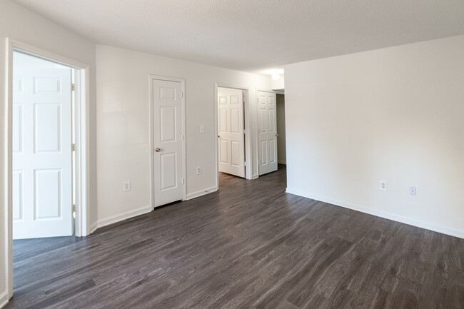 Pendleton Townhomes in Durham, NC - Foto de edificio - Interior Photo