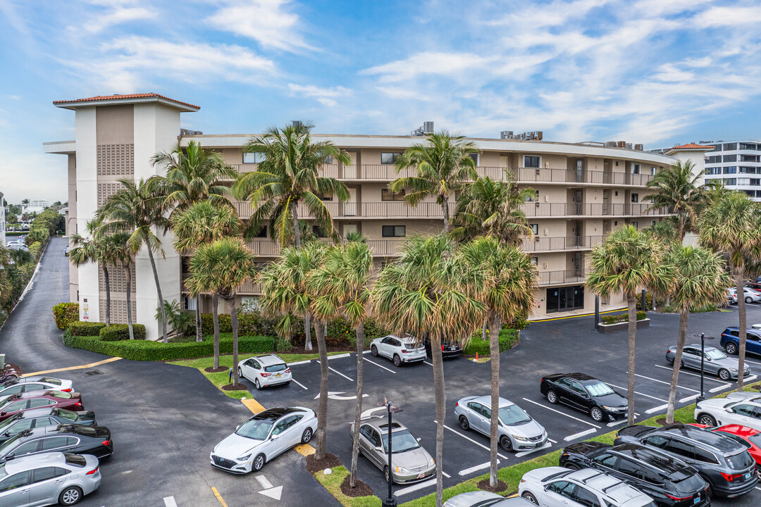 Southgate Condominium Association in Palm Beach, FL - Building Photo