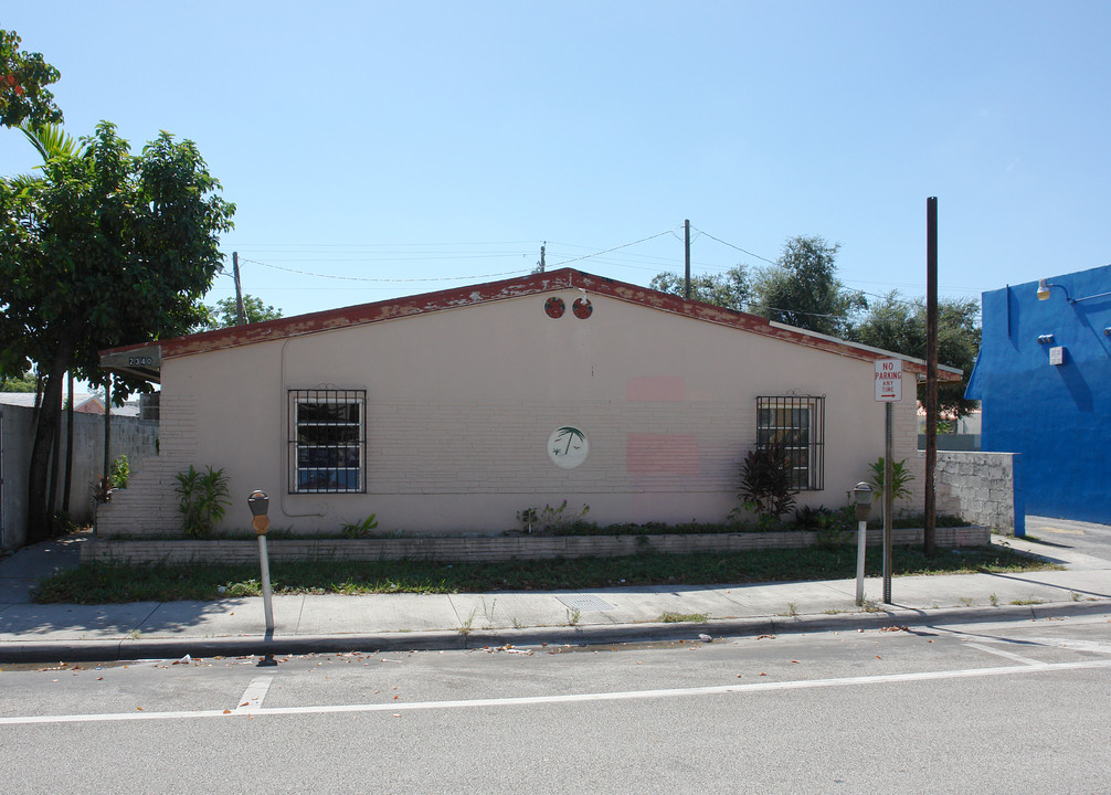 2344 W Flagler St in Miami, FL - Foto de edificio