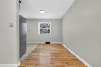 12 Kristan Dr in Ballston Spa, NY - Foto de edificio - Building Photo