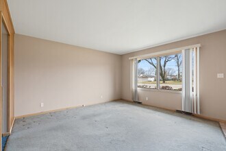 537-541 N Edgelawn Dr in Aurora, IL - Building Photo - Building Photo