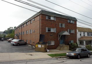 Maple Court Apartments in Conshohocken, PA - Building Photo - Building Photo