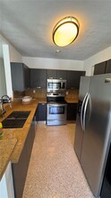 11600 NE 6th Ave in Biscayne Park, FL - Foto de edificio - Building Photo