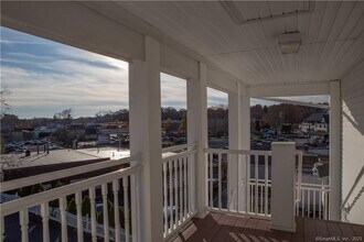 113 Tunxis Hill Rd-Unit -3rd Floor in Fairfield, CT - Building Photo - Building Photo
