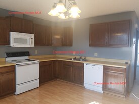 918 9th Ave SE in Valley City, ND - Building Photo