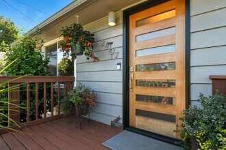 2407 E Mill Plain Blvd in Vancouver, WA - Building Photo - Building Photo