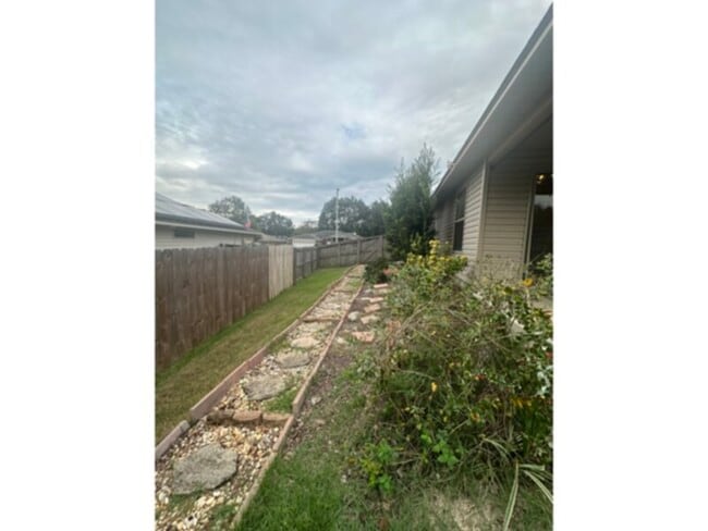 2255 Liberty Loop Rd in Gonzalez, FL - Building Photo - Building Photo