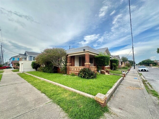 property at 3828 Avenue S 1/2