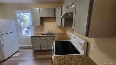 19 Hoffman Ave in Poughkeepsie, NY - Building Photo - Building Photo