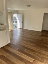 5743 La Mirada Ave in Los Angeles, CA - Building Photo - Building Photo