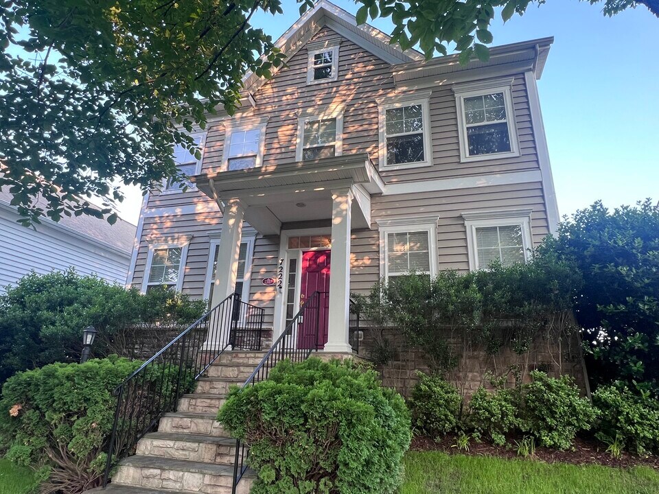 7222 Conway Pl in Ruther Glen, VA - Building Photo