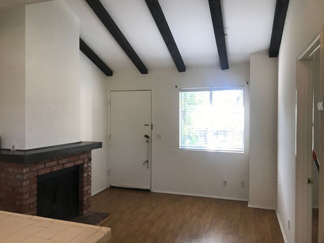 7125 Shoup Ave in Los Angeles, CA - Building Photo - Building Photo