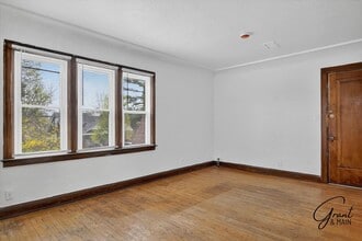 10345-10345 Crocuslawn Ave, Unit Unit 2 10343 upper in Detroit, MI - Foto de edificio - Building Photo