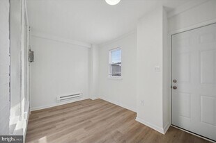 183 W Logan St in Philadelphia, PA - Building Photo