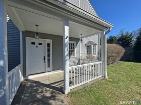 28 Home Pl in Greenwich, CT - Building Photo