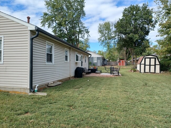 206 S Bagby St in Knob Noster, MO - Foto de edificio - Building Photo