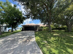 2211 SW 14th Pl in Cape Coral, FL - Building Photo - Building Photo