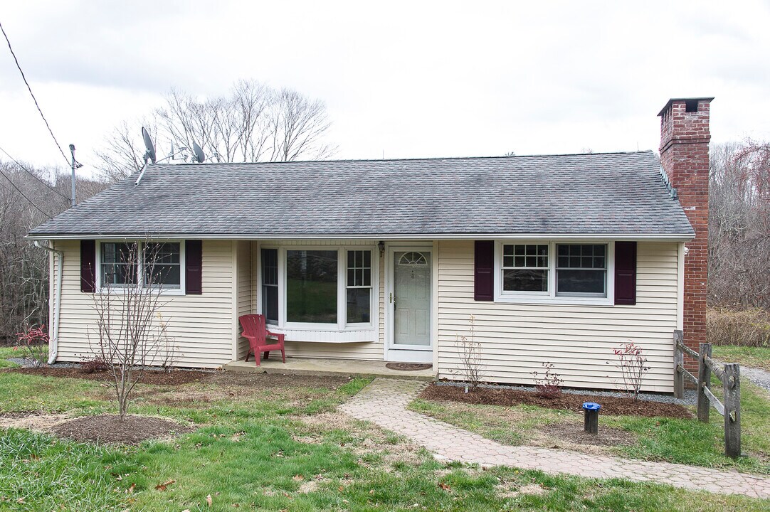 127 Blackville Rd in Washington, CT - Building Photo