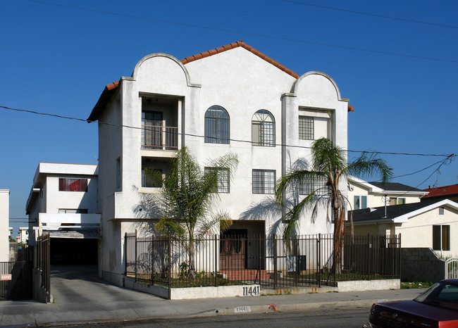 11441 Menlo Ave in Hawthorne, CA - Building Photo - Building Photo