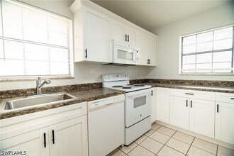 5254 Treetops Dr in Naples, FL - Building Photo - Building Photo