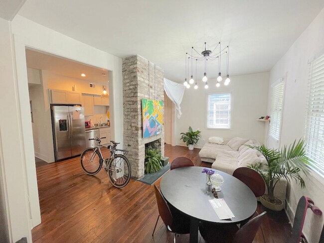 612 E Henry St, Unit Unit B in Savannah, GA - Building Photo - Building Photo