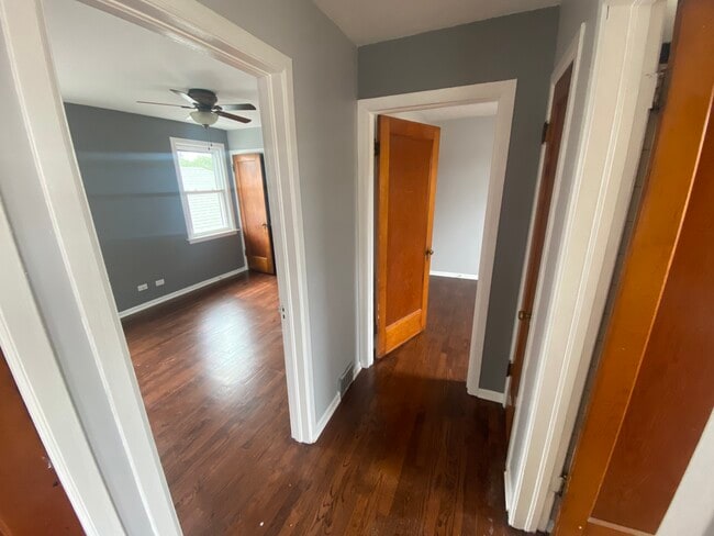 1325 Clarence Ave, Unit 2 in Berwyn, IL - Building Photo - Building Photo