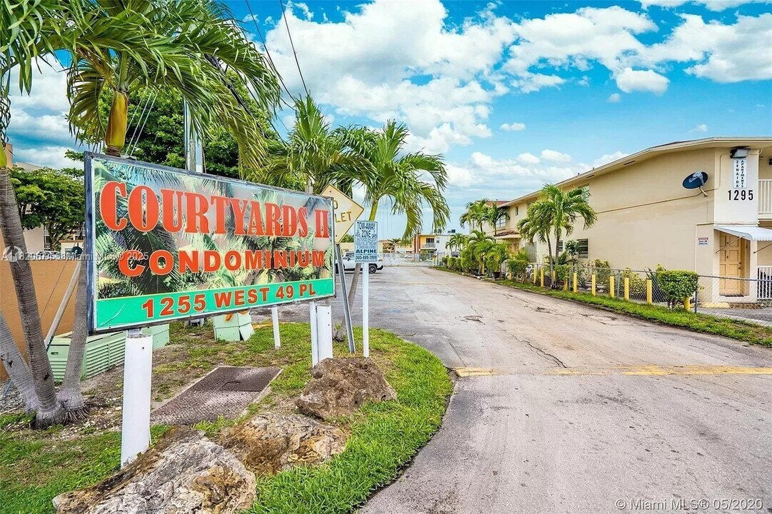 1255 W 49th Pl in Hialeah, FL - Building Photo