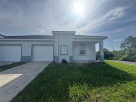 727 Gordon Ave S in Lehigh Acres, FL - Building Photo