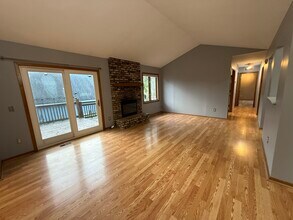 5864 Red Cherry Ln in Minnetonka, MN - Building Photo - Building Photo