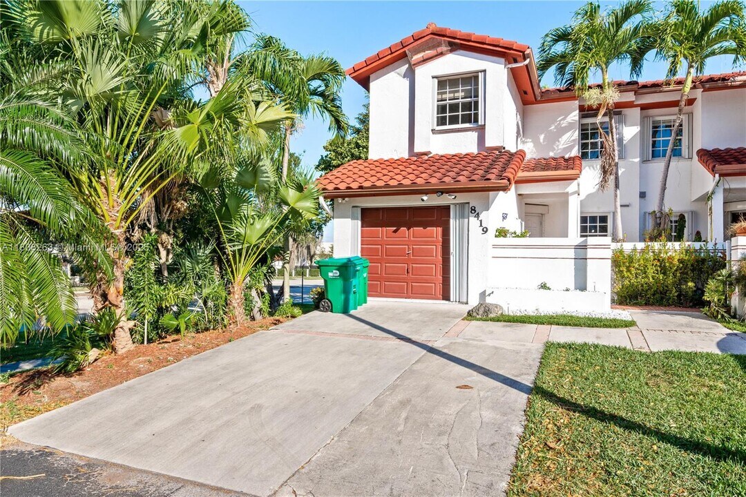 8419 SW 208th St in Cutler Bay, FL - Building Photo