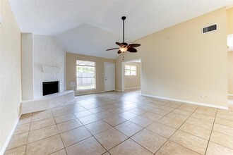 4035 Green Crest Dr in Houston, TX - Building Photo - Building Photo