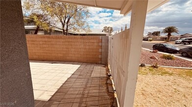 201 Redstone St in Las Vegas, NV - Building Photo - Building Photo