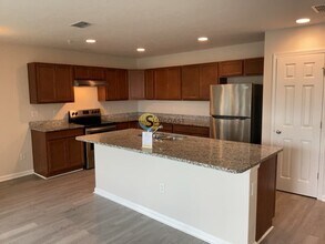 9145 Western Way in Jacksonville, FL - Building Photo - Building Photo
