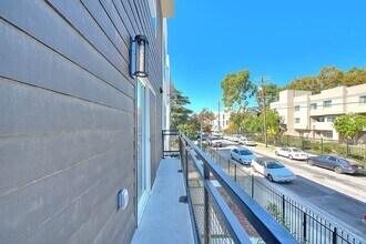 11732 Hamlin St, Unit 11722 1/2 in Los Angeles, CA - Building Photo - Building Photo