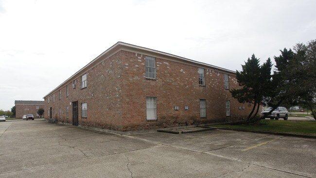 6636 Titian Ave in Baton Rouge, LA - Foto de edificio - Building Photo