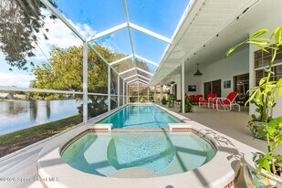 662 Rossmoor Cir in Melbourne, FL - Building Photo