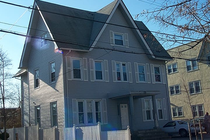 10 Mahland Pl in Oceanside, NY - Building Photo