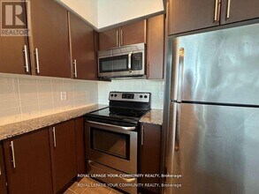 525-525 Wilson Ave in Toronto, ON - Building Photo - Building Photo