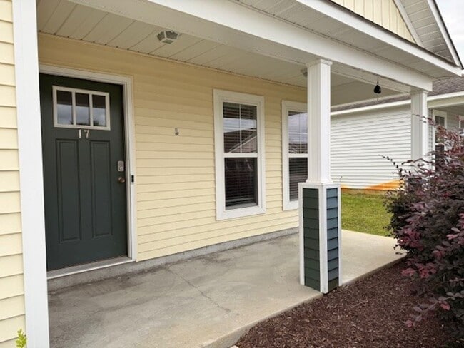 17 Biscayne Dr in Rocky Point, NC - Building Photo - Building Photo