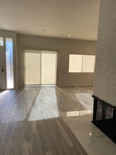 11821 Goshen Ave in Los Angeles, CA - Building Photo - Building Photo