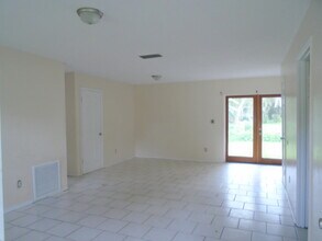 37422 Warren Ave in Dade City, FL - Building Photo - Building Photo