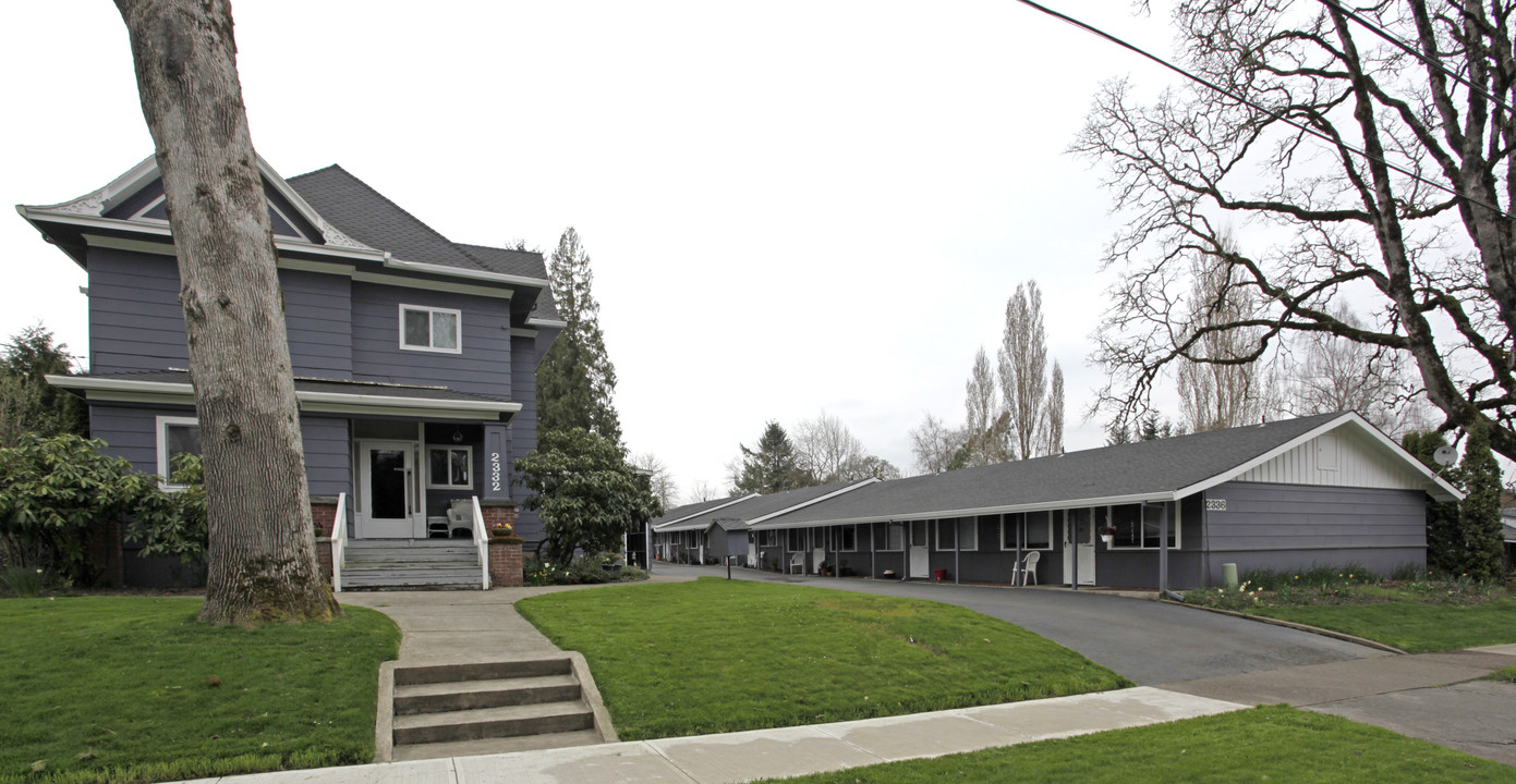 A Street Apartments in Forest Grove, OR - Foto de edificio