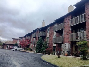 Shepherd of the Hills Estates Apartments in Forsyth, MO - Foto de edificio - Building Photo