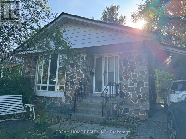28 Conlins Rd in Toronto, ON - Building Photo - Building Photo