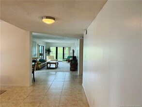 10044 S Ocean Dr in Jensen Beach, FL - Foto de edificio - Building Photo
