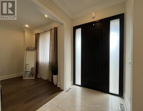 115 Russell Dr in Oakville, ON - Building Photo - Building Photo