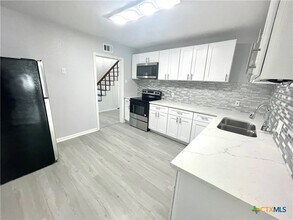 743 E 13th Ave in Belton, TX - Building Photo - Building Photo