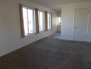 218 Melrose Dr, Unit 218 in Oxnard, CA - Building Photo - Building Photo