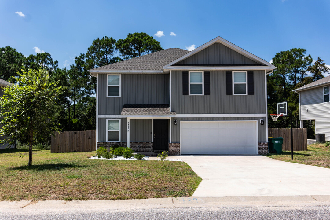 4892 Kensington Ln in Crestview, FL - Foto de edificio